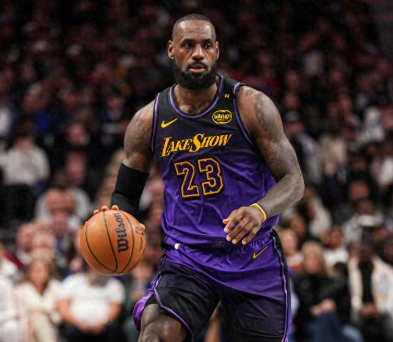 开云-西亚卡姆焦点对战，杜兰特与70激战曼联分钟，败北胜负难料！比赛高潮迭起(杜普兰蒂斯100米比赛)