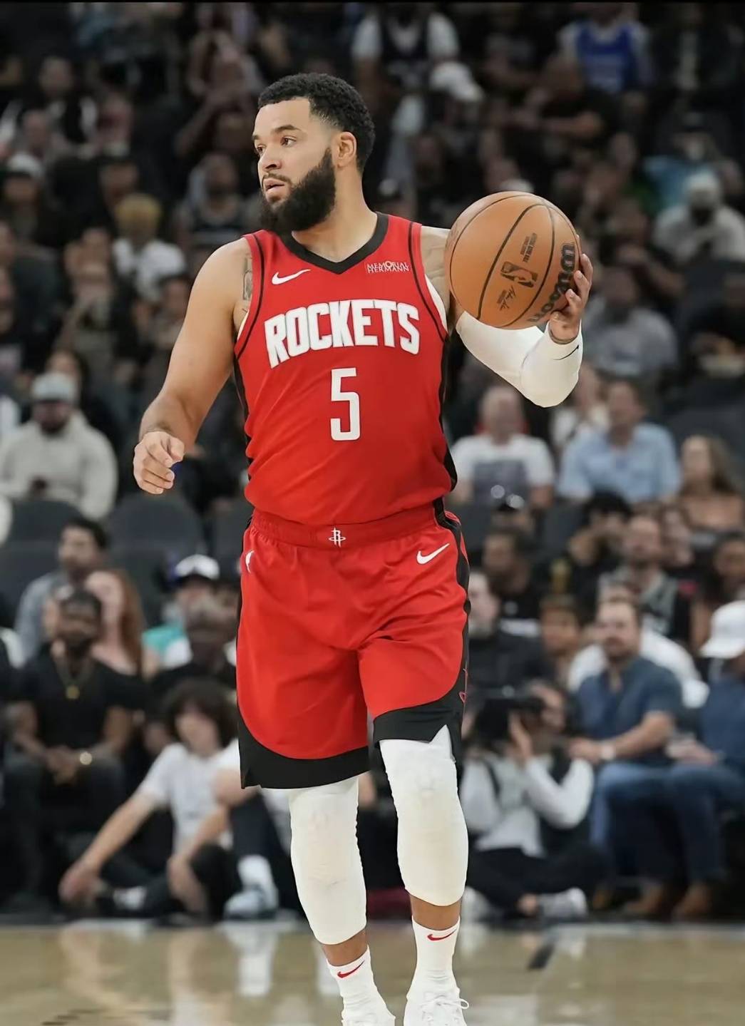 开云官网-休斯敦火箭迎英超关键赛，转会期豪取连胜，管理层满意，年轻球员得到机会的简单介绍