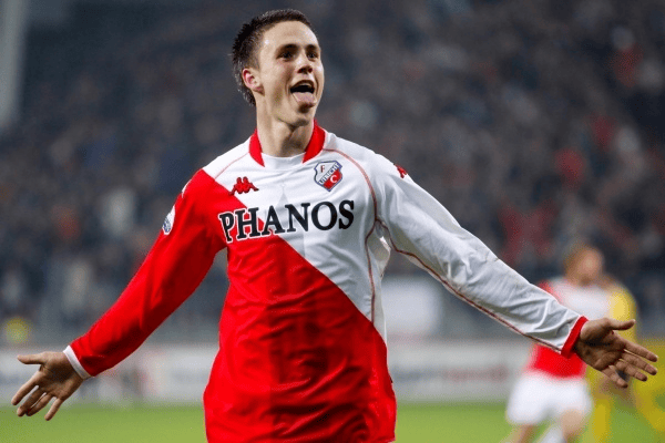 开云官网-包含荷甲赛后再迎强敌；费耶诺德绝杀压哨；主帅态度——更衣室稳定；阵容厚度经受考验的词条