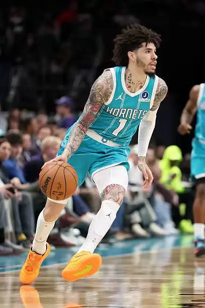 开云-关于多特蒙德发布备战花絮；关键时刻手感冰凉；欧超杯任务艰巨；更衣室氛围转暖的信息